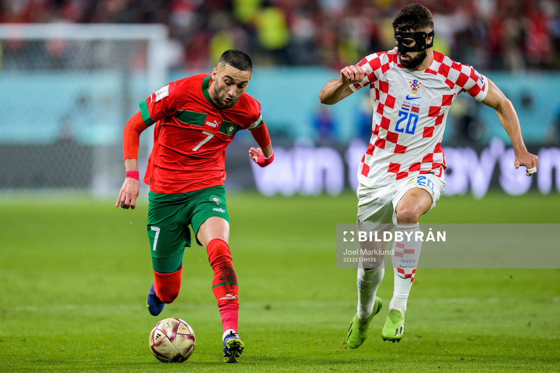 Hakim Ziyech of Morocco and Josko Gvardiol of Croatia