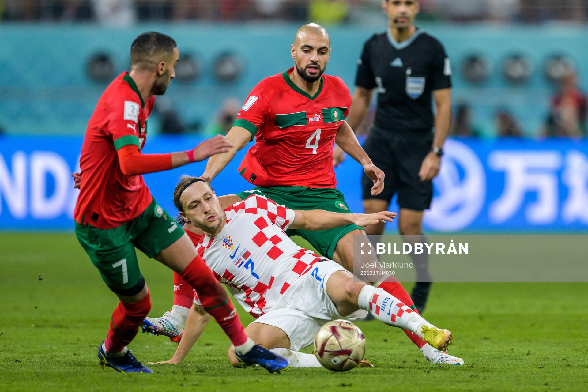 Lovro Majer of Croatia against Hakim Ziyech and Sofyan