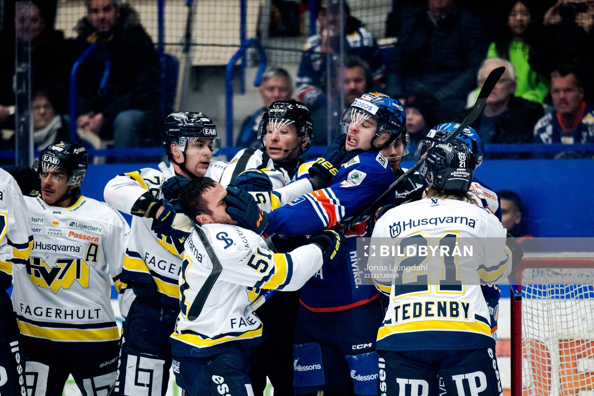 HV71s Andy Miele och Växjös Hardy Häman Aktell