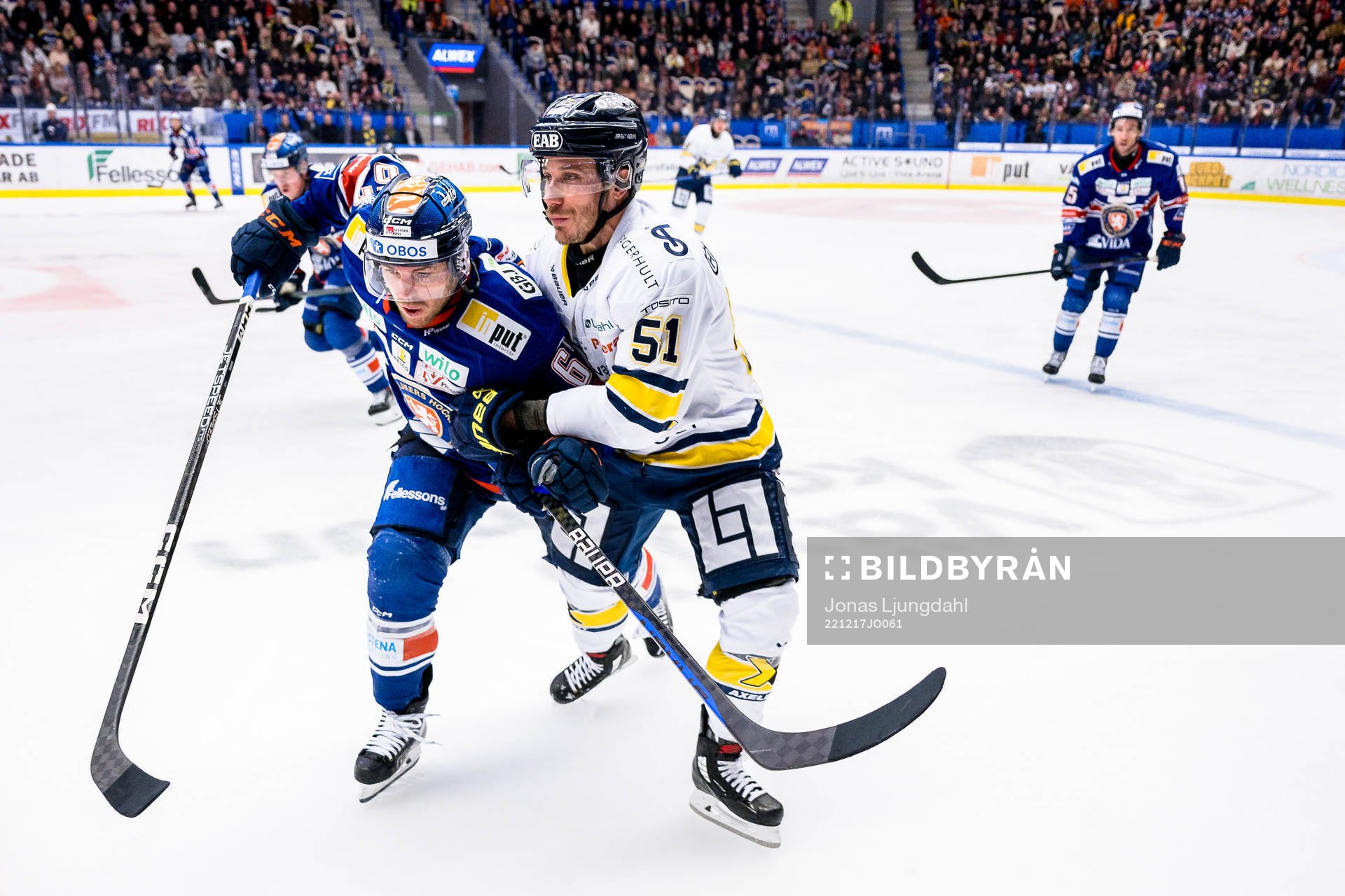 Växjös Manuel Ågren och HV71s Andy Miele