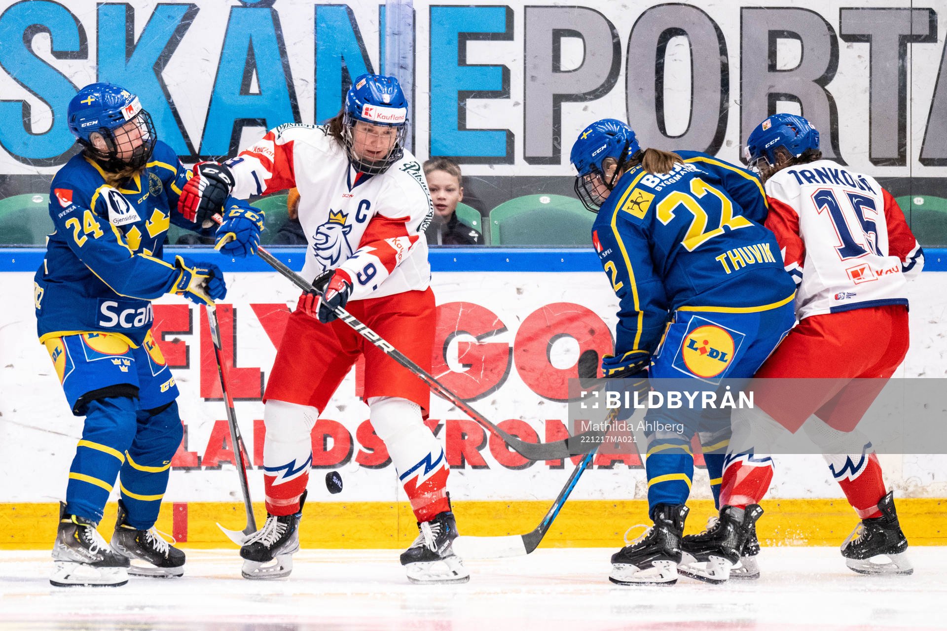 Felizia Wikner-Zienkiewicz and Hanna Thuvik of Sweden and