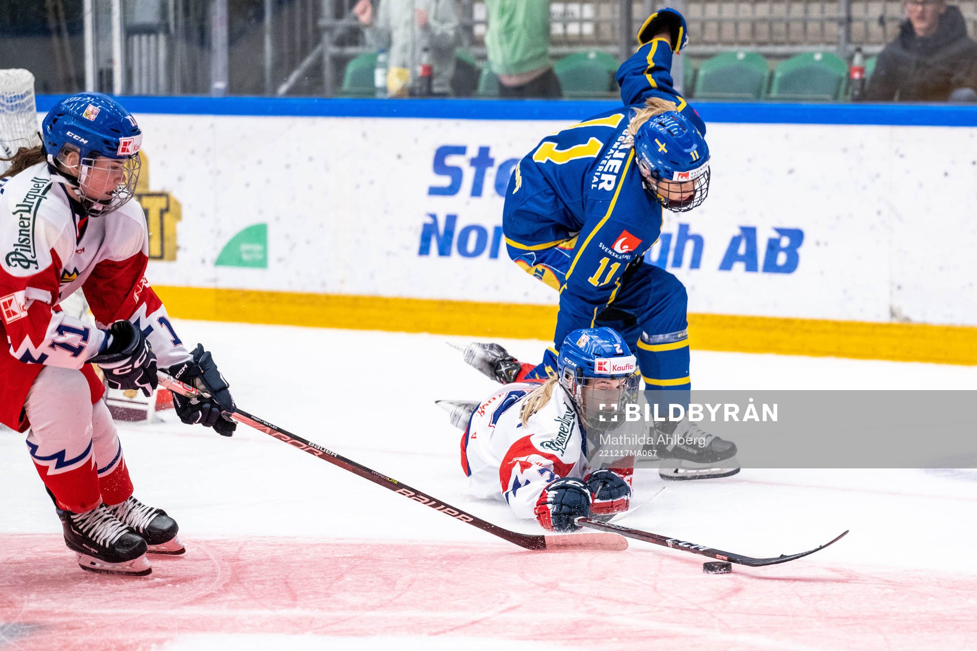 Aneta Tejralova of Czech Republic and Josefin Bouveng of