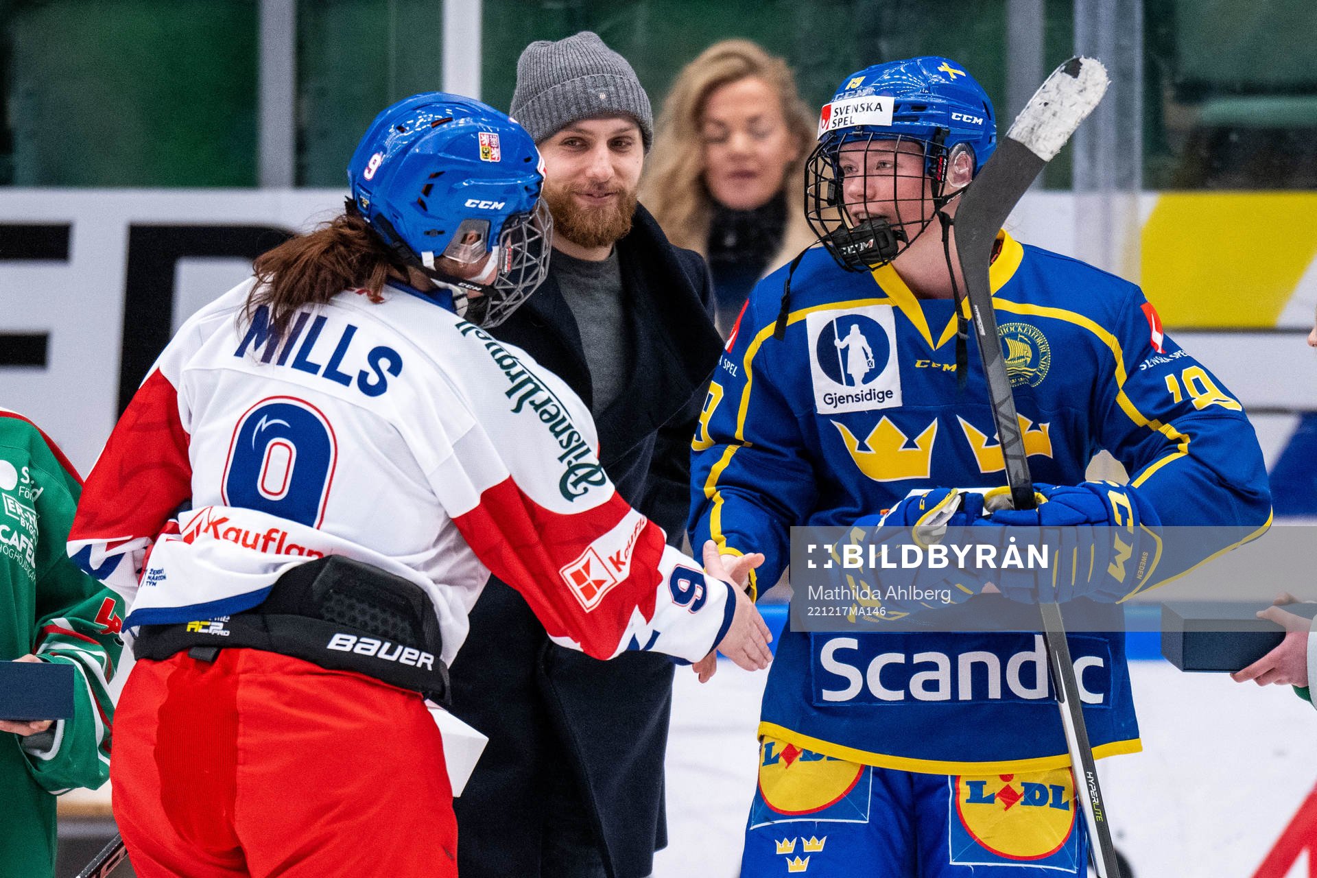 Alena Mills of Czech Republic and Sara Hjalmarsson of