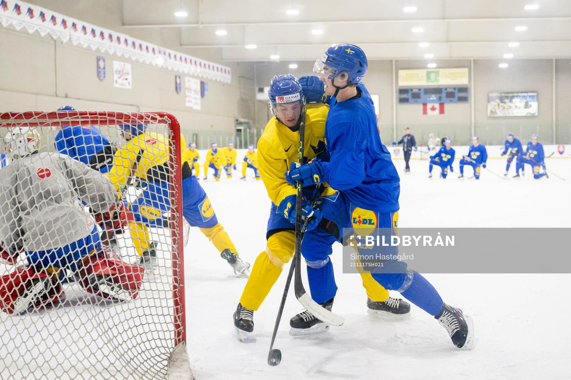 Victor Sjöholm and Noah Östlund of Sweden