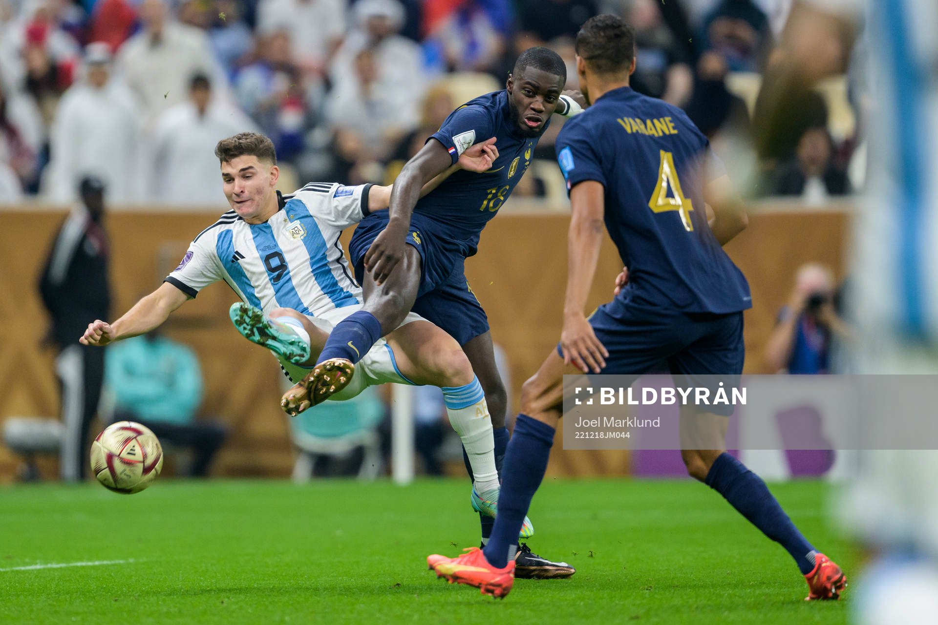 Julian Alvarez of Argentina and Dayot Upamecano of France