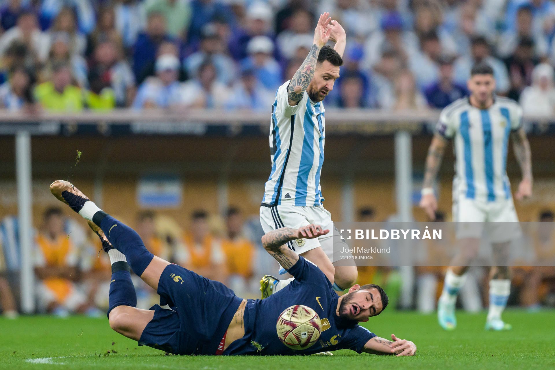 Theo Hernandez of France and Lionel Messi of Argentina