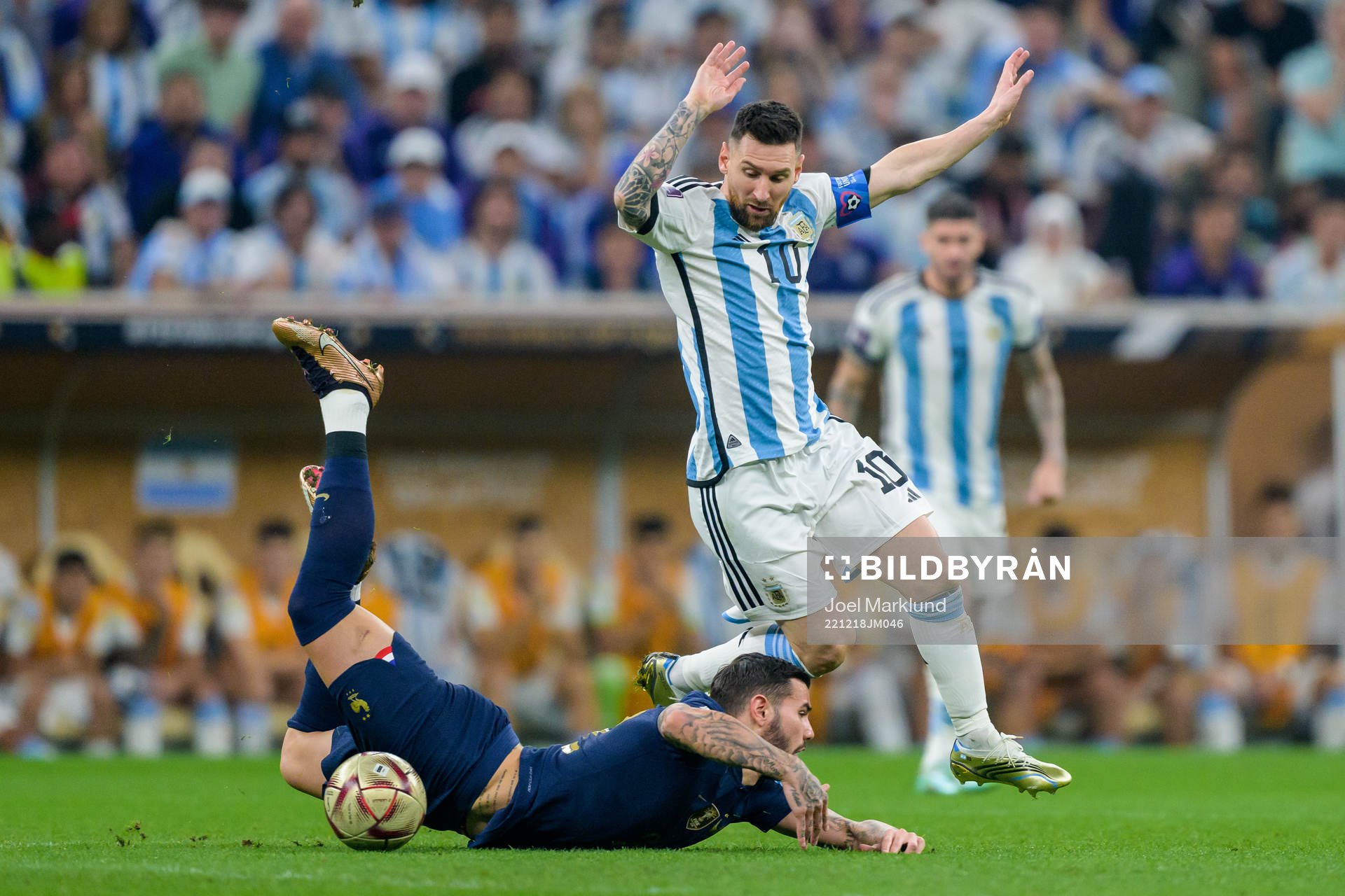 Theo Hernandez of France and Lionel Messi of Argentina