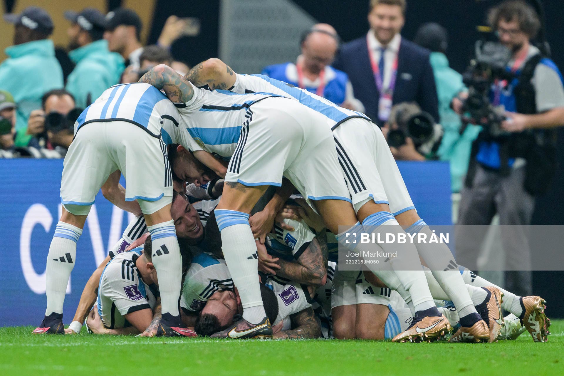Lionel Messi of Argentina celebrate with teammates