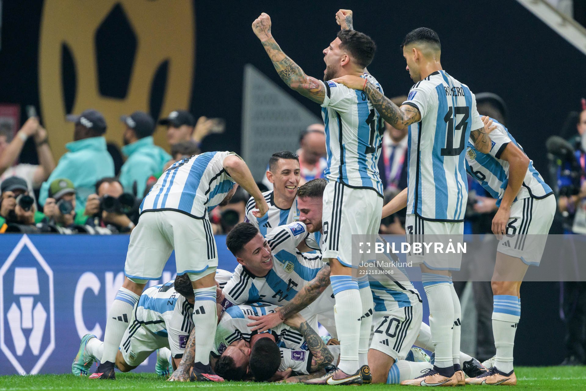 Lionel Messi of Argentina celebrate with teammates