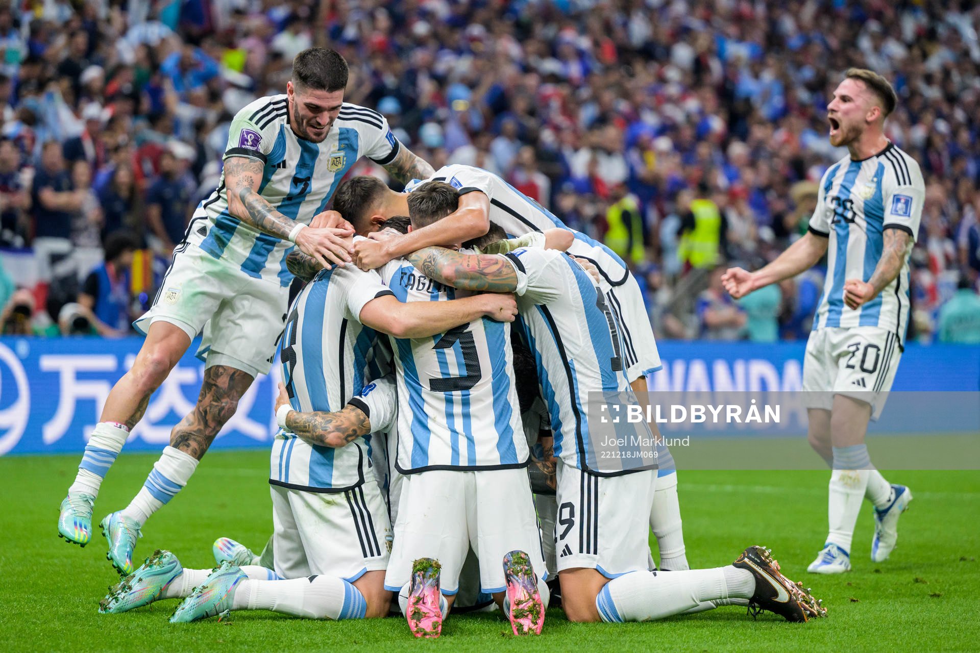 Players of Argentina celebrate