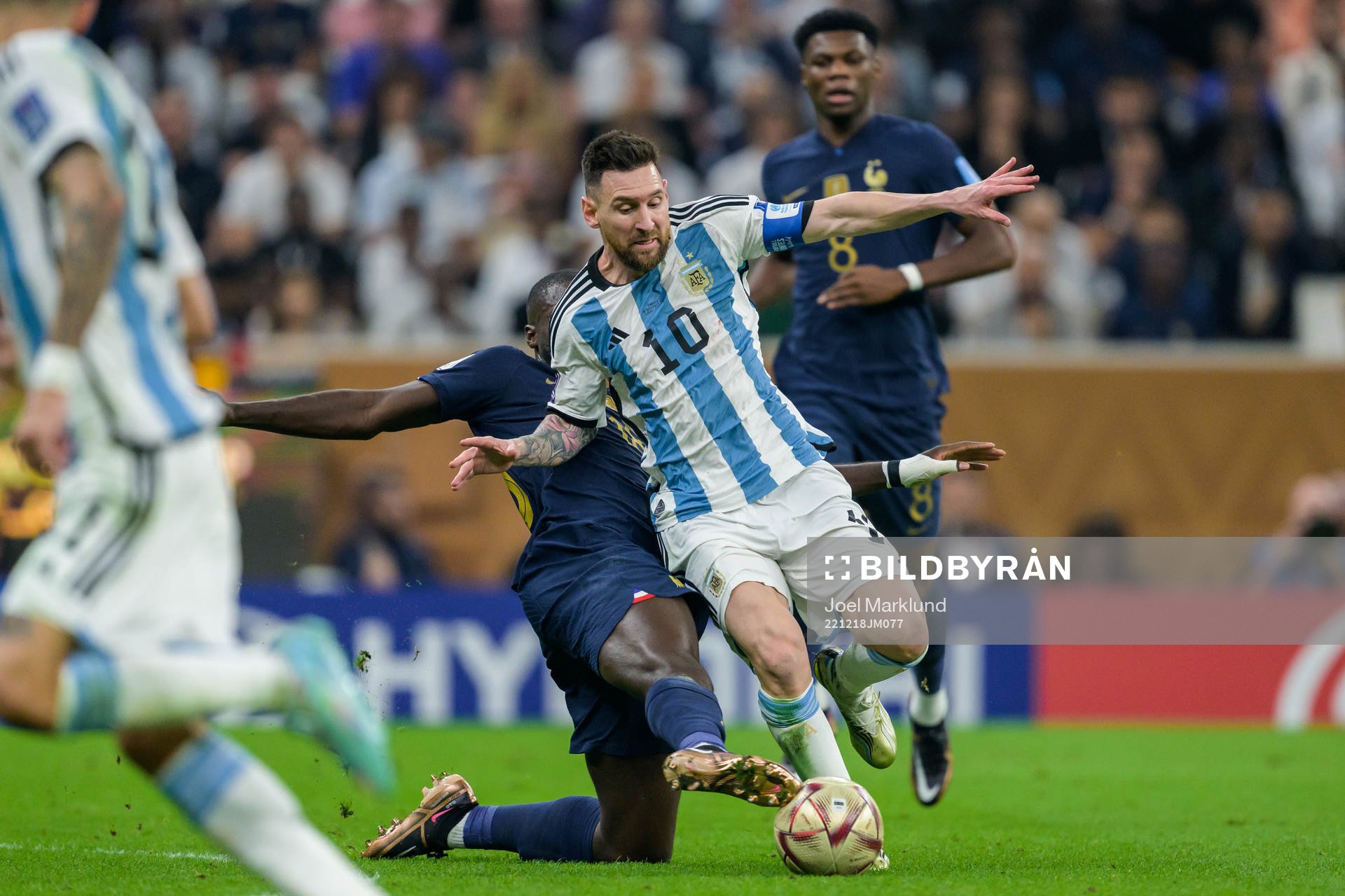 Dayot Upamecano of France and Lionel Messi of Argentina