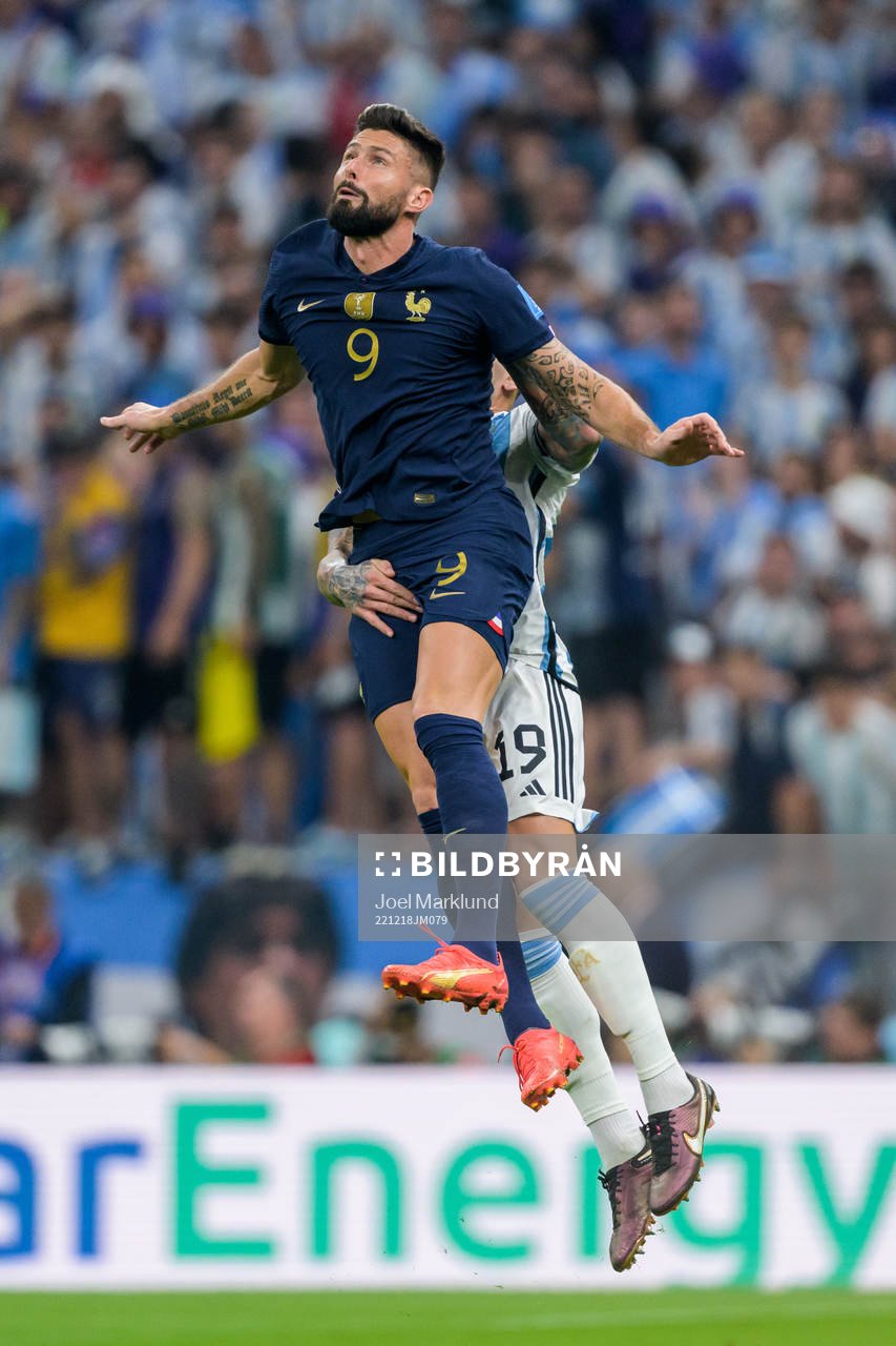 Olivier Giroud of France and Nicolas Otamendi of Argentina