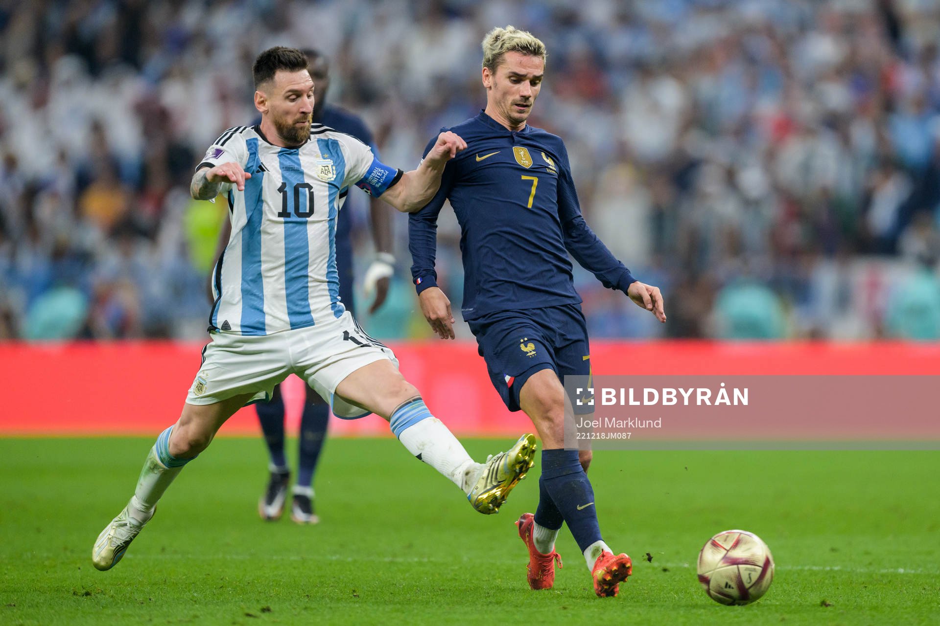 Lionel Messi of Argentina and Antoine Griezmann of France