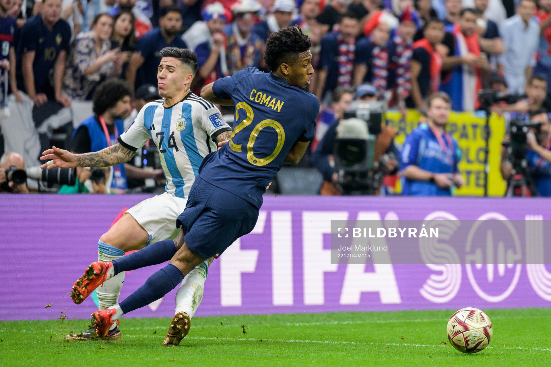 Enzo Fernandez of Argentina and Kingsley Coman of France