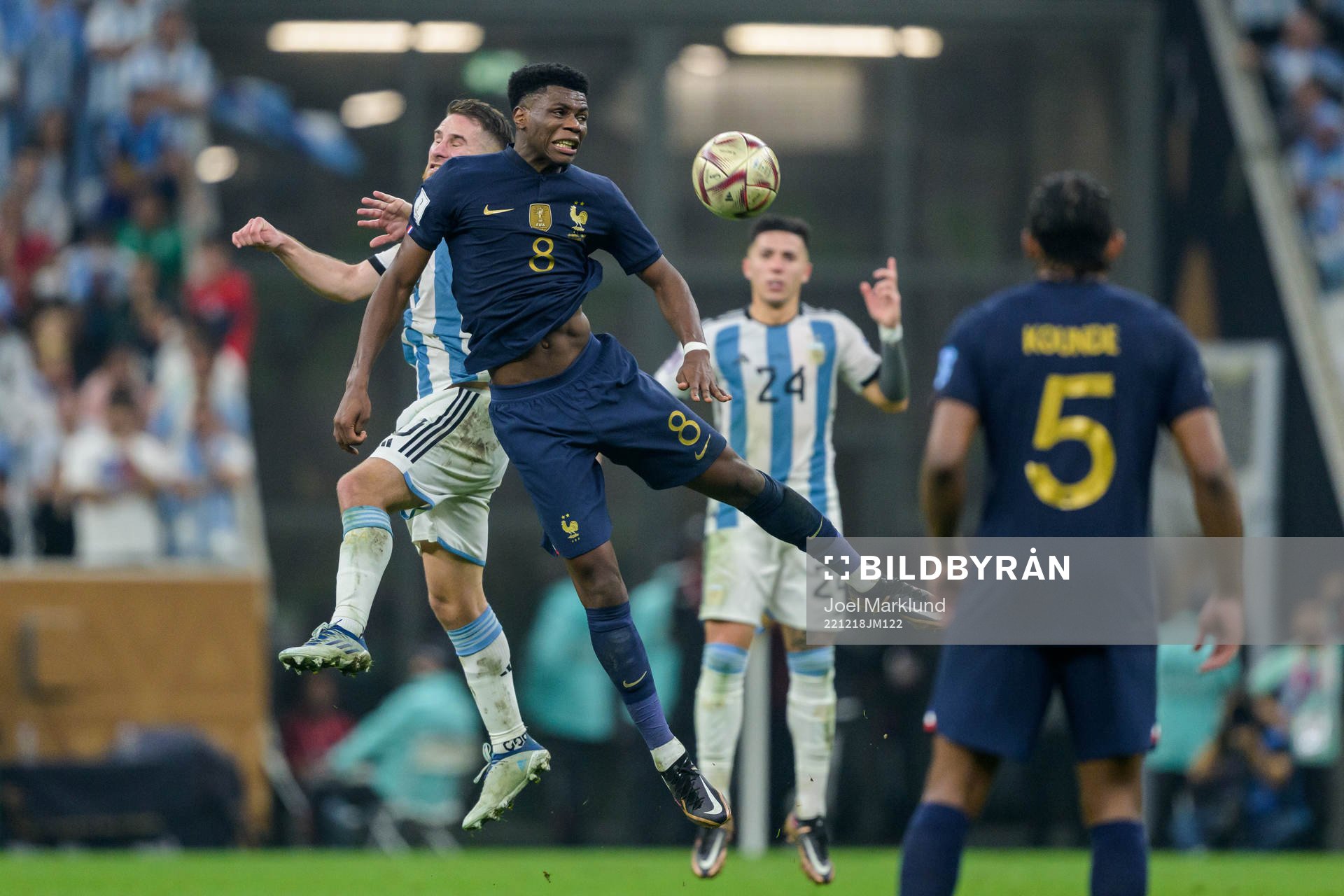 Alexis Mac Allister of Argentina and Aurelien Tchouameni of