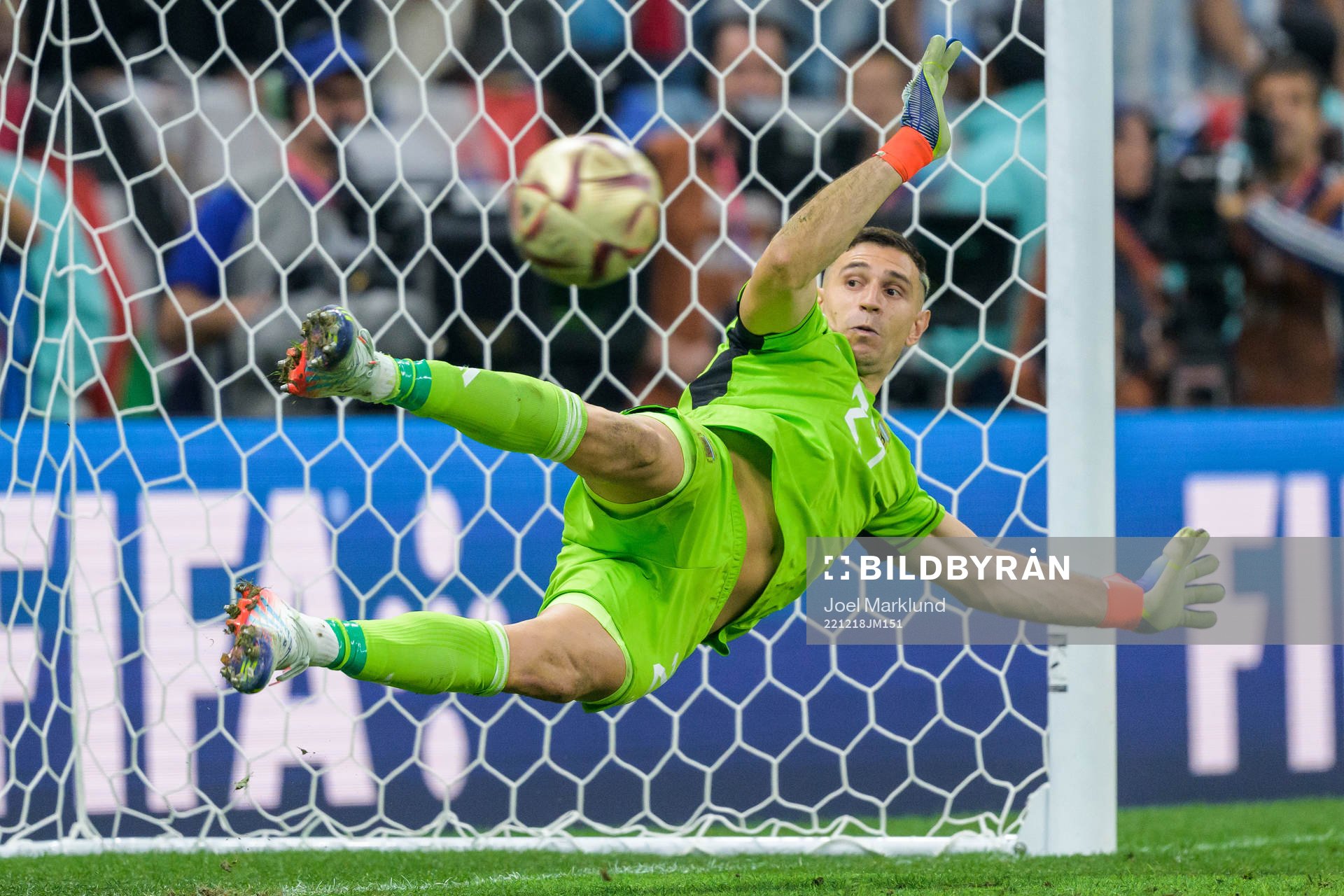 goalkeeper Emiliano Martinez of Argentina as Kylian Mbappe