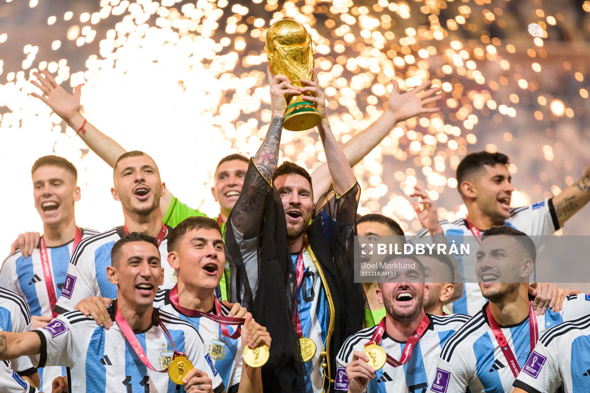 Lionel Messi and players of Argentina celebrate with the