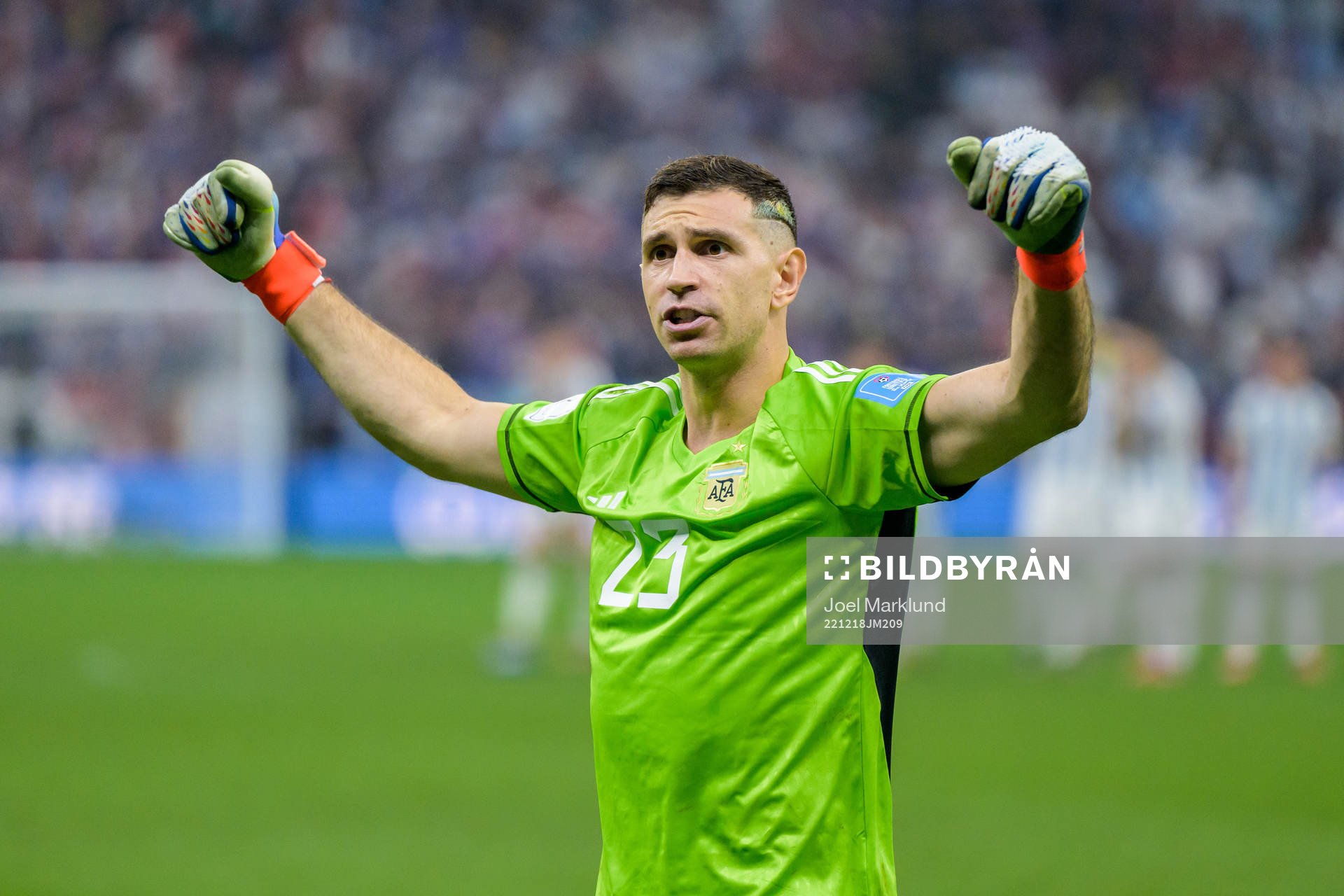 goalkeeper Emiliano Martinez of Argentina celebrates