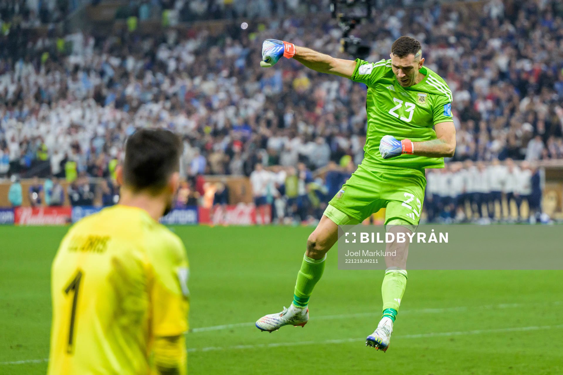 goalkeeper Emiliano Martinez of Argentina celebrates