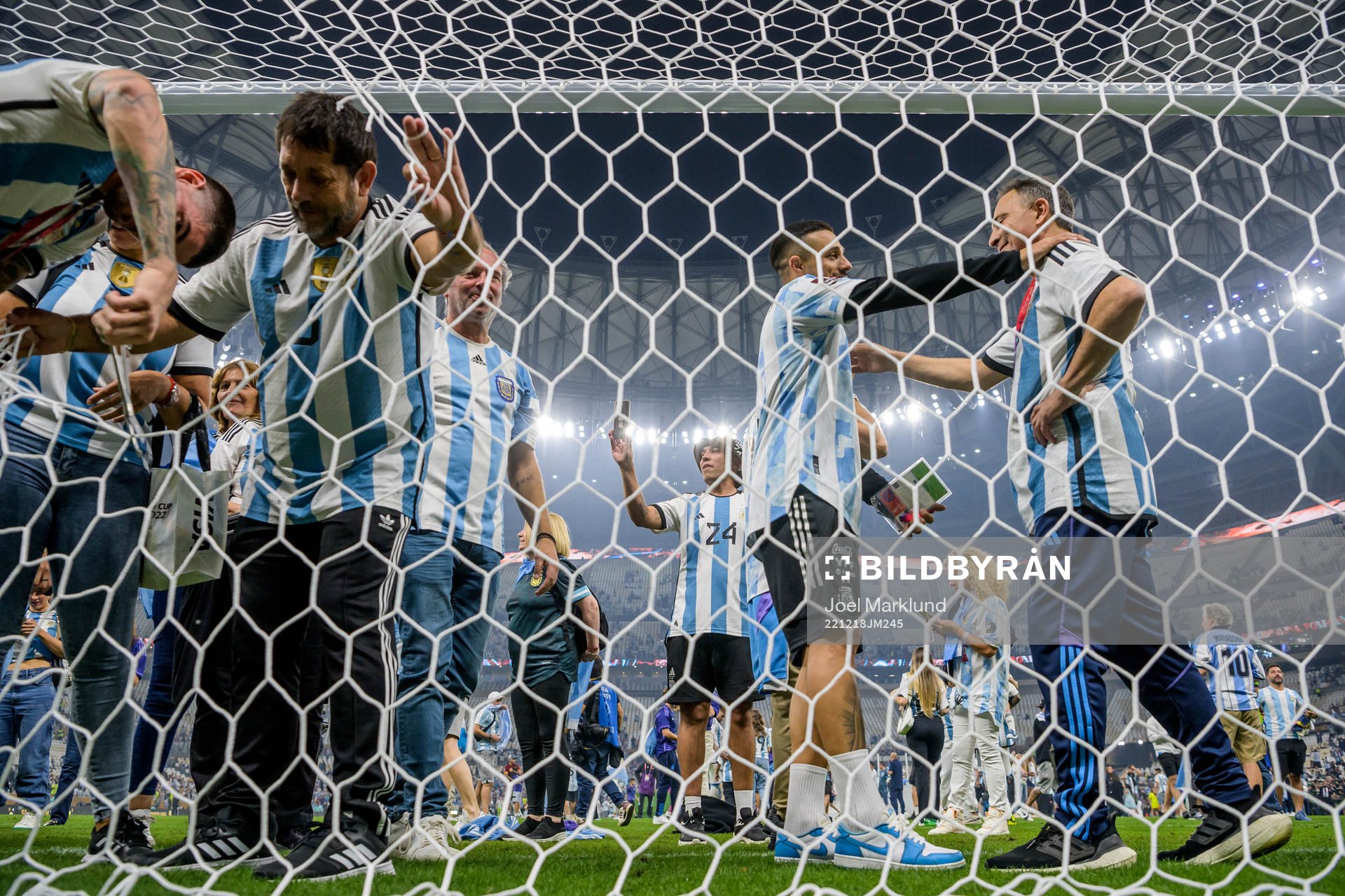 Rodrigo de Paul of Argentina and family members of the