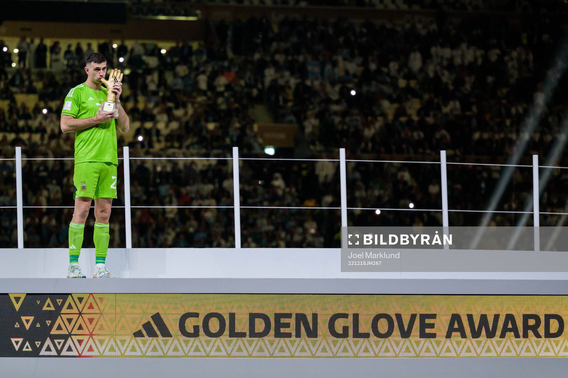 goalkeeper Emiliano Martinez of Argentina celebrate with