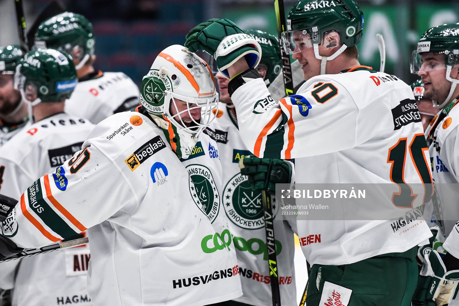 Kristianstads målvakt Filip Larsson jublar