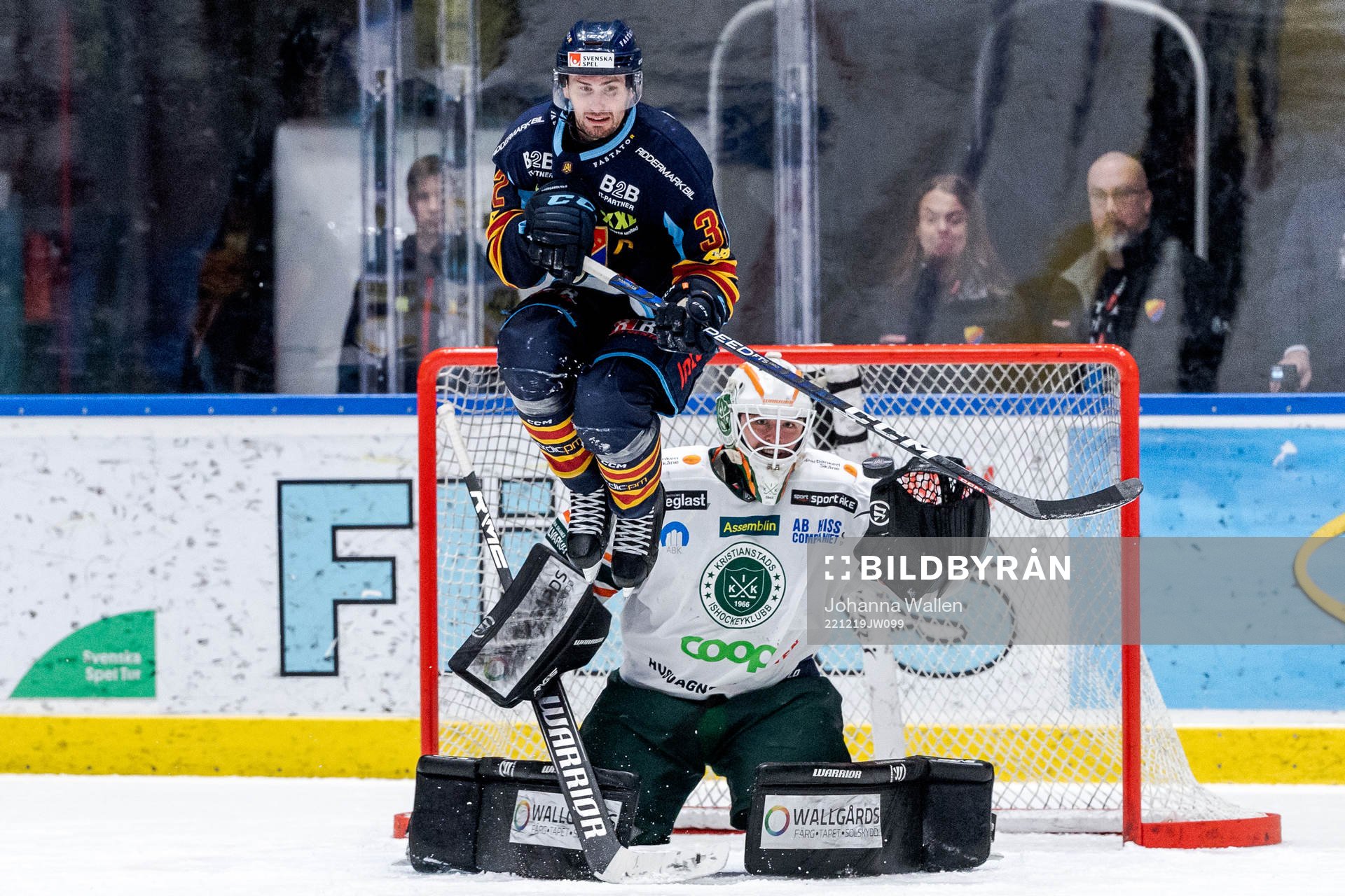 Djurgårdens Marcus Kruger och Kristianstads målvakt Filip