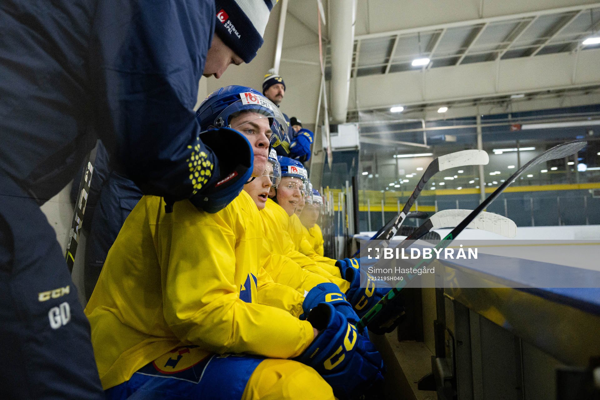 Assistant coach Gereon Dahlgren and Oskar Pettersson of