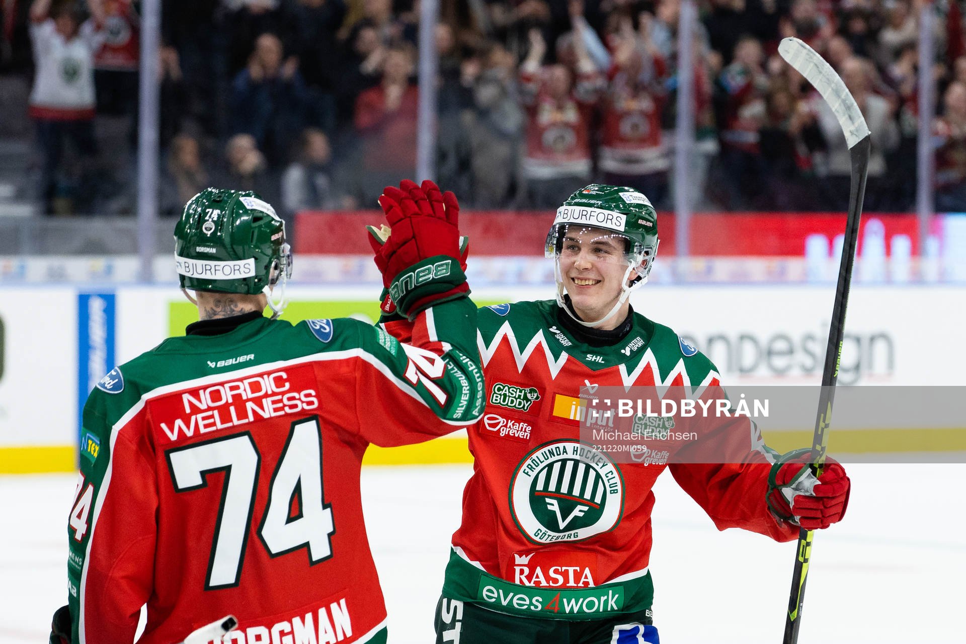 Frölundas Jere Innala jublar