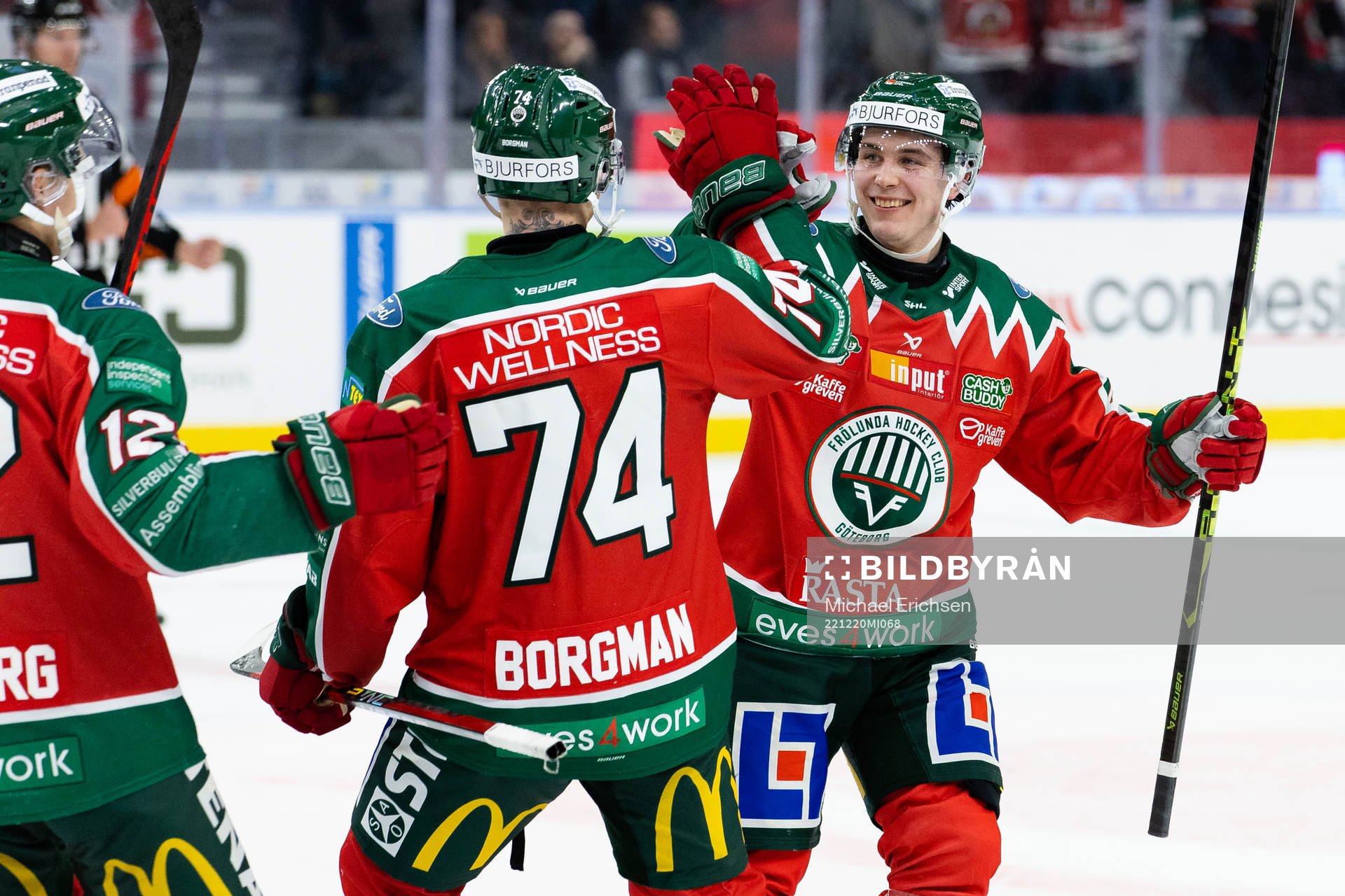 Frölundas Jere Innala jublar