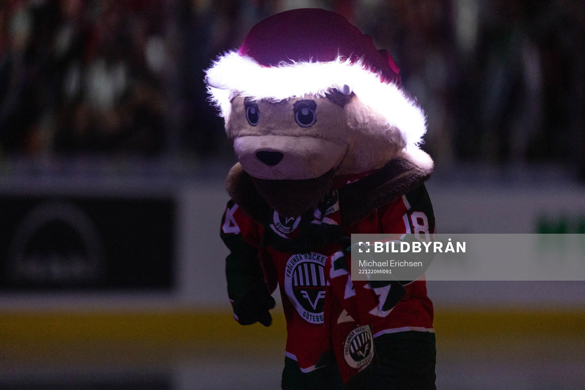 Frölundas maskot Frölle innan ishockeymatchen i SHL