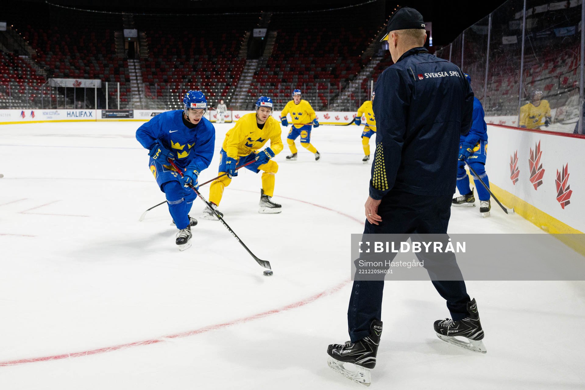 Jakob Norén and Magnus Hävelid, Head coach of Sweden