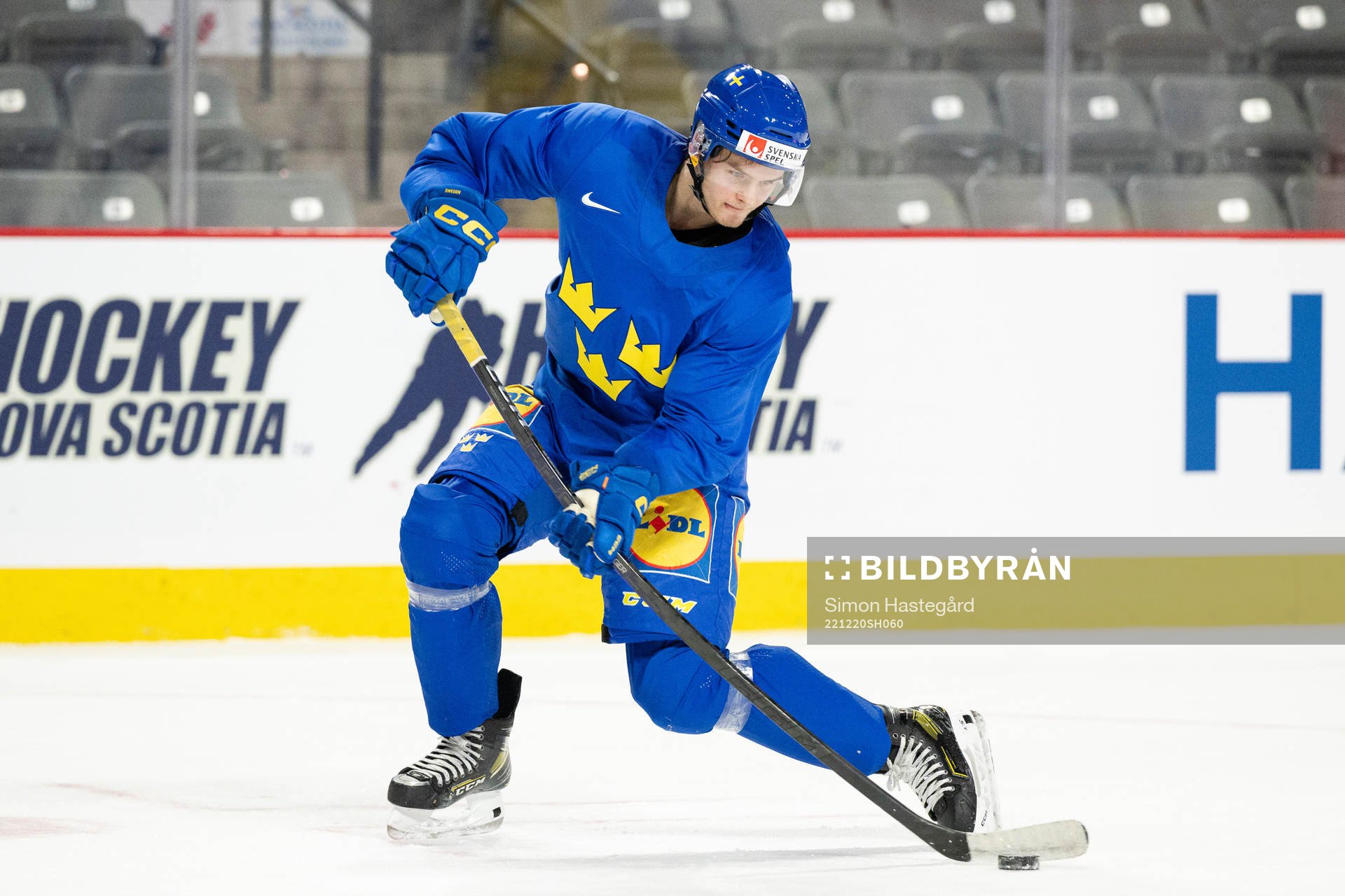 Simon Robertsson of Sweden