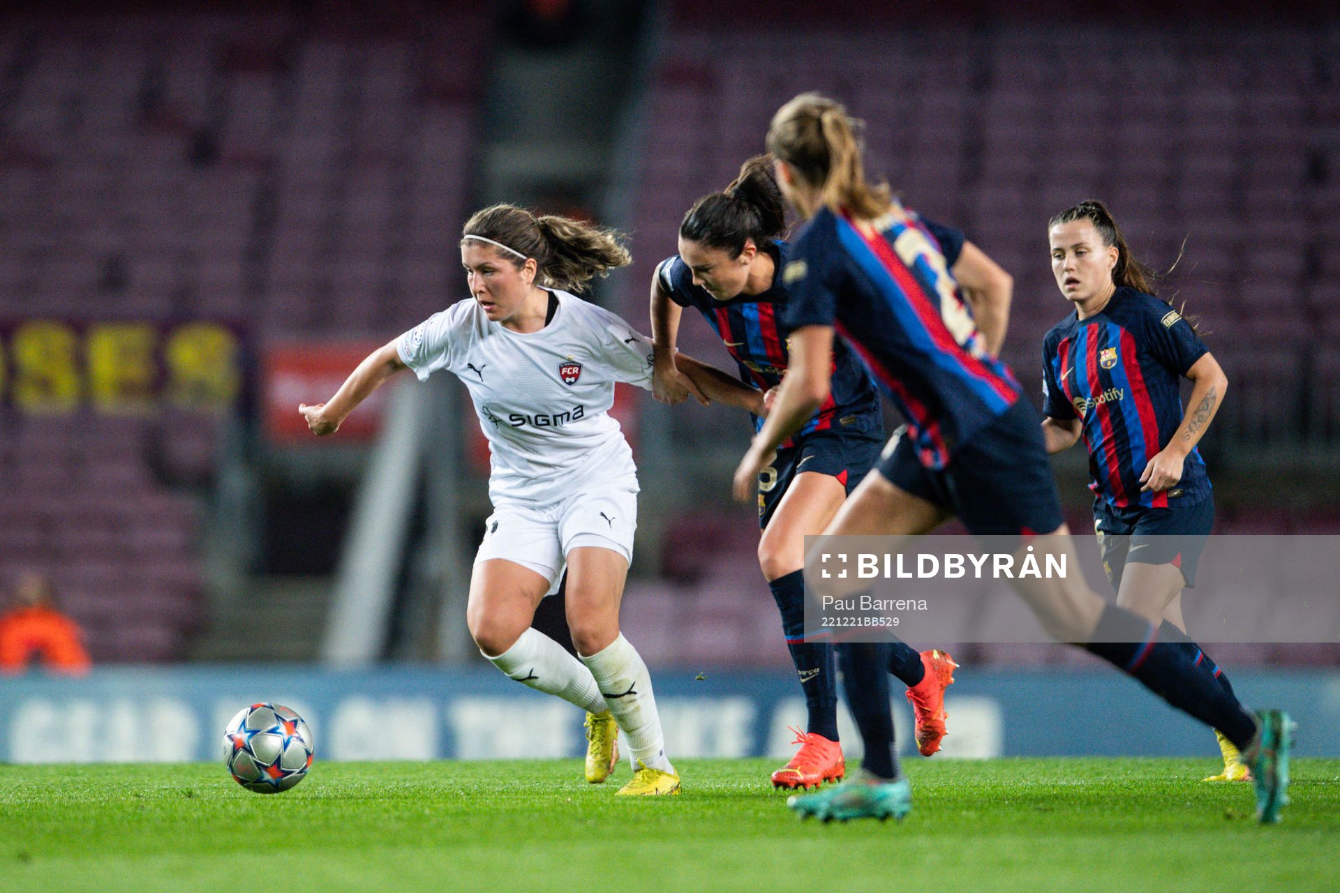 Loreta Kullashi of FC Rosengård and Ingrid Syrstad Engen