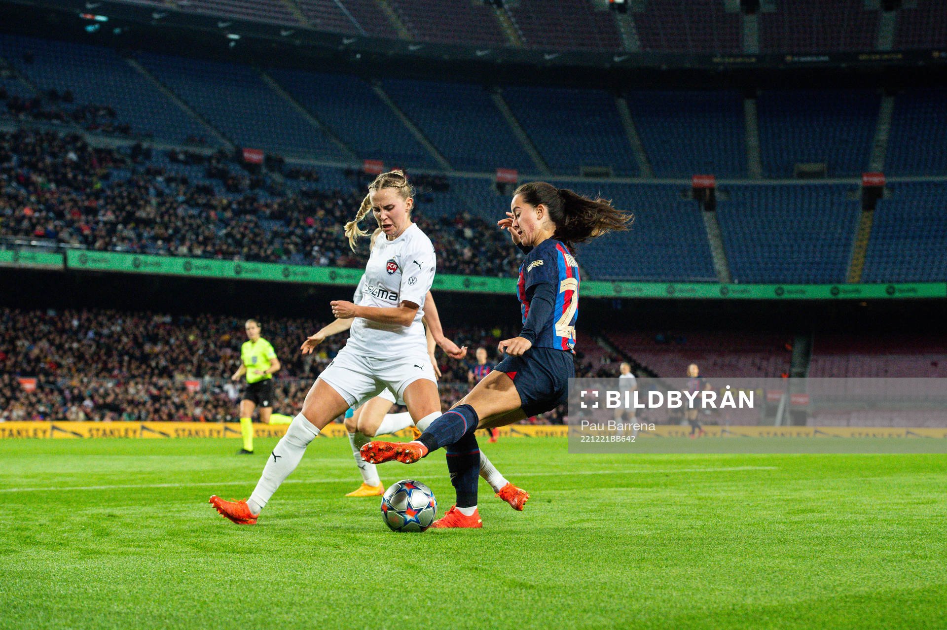 Ria Noora Minerva Öling of FC Rosengård and Nuria Rabano