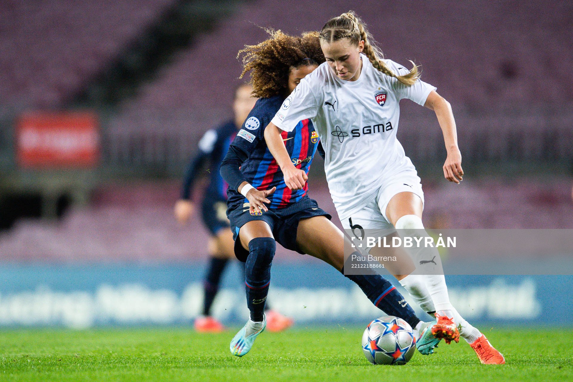 Victoria Lopez of Barcelona and Ria Noora Minerva Öling of