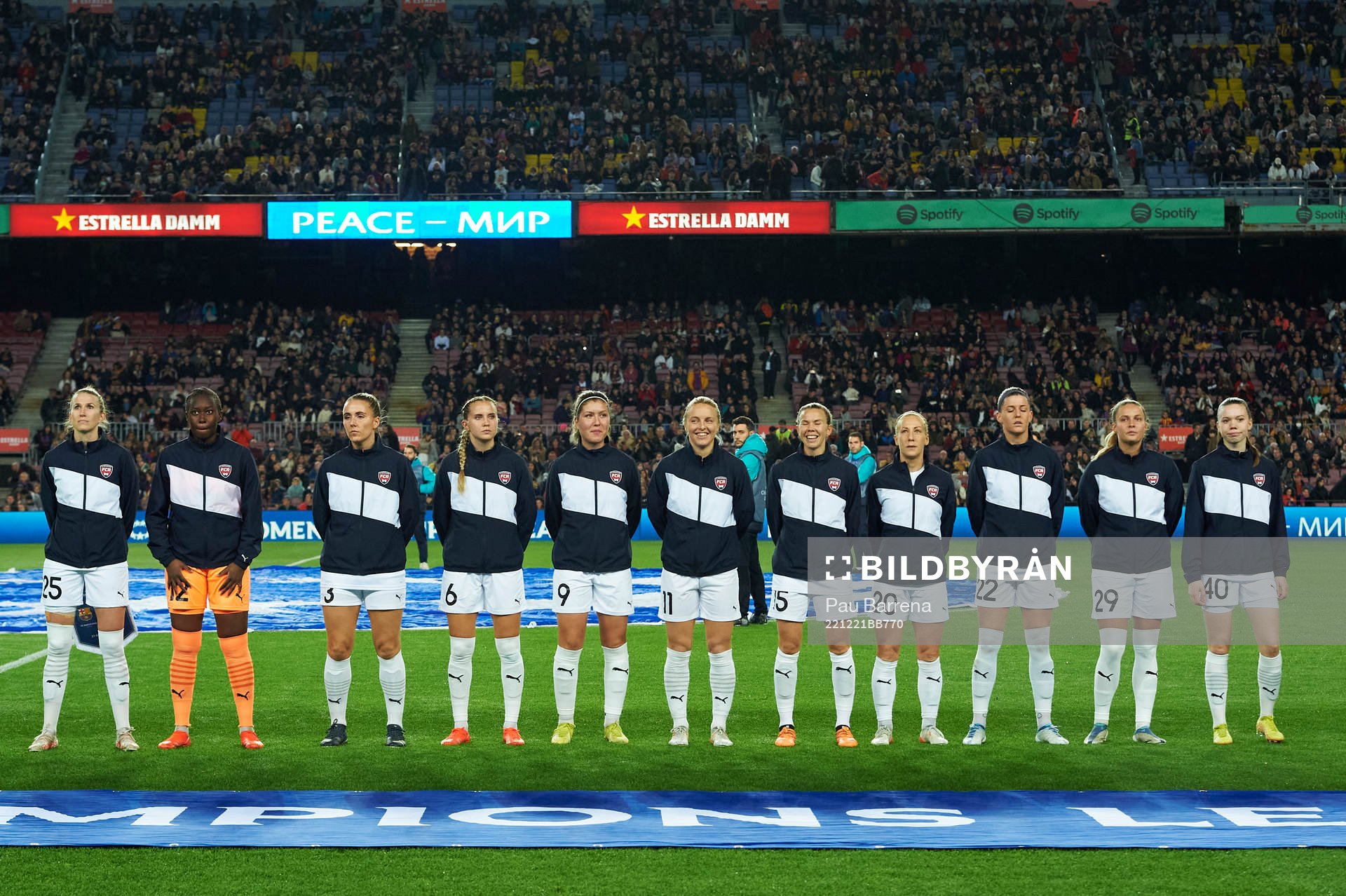 Emma Berglund, goalkeeper Angel Mukasa, Gudrun Arnardottir, Ria Noora Minerva Öling, Loreta Kullashi, Mimmi Larsson, Jessica Wik, Mia Persson, Olivia Schough, Olivia Holdt, Bea Sprung of FC Rosengård before the UEFA Women's Champions League football match between Barcelona and FC Rosengård on December 21, 2022 in Barcelona.