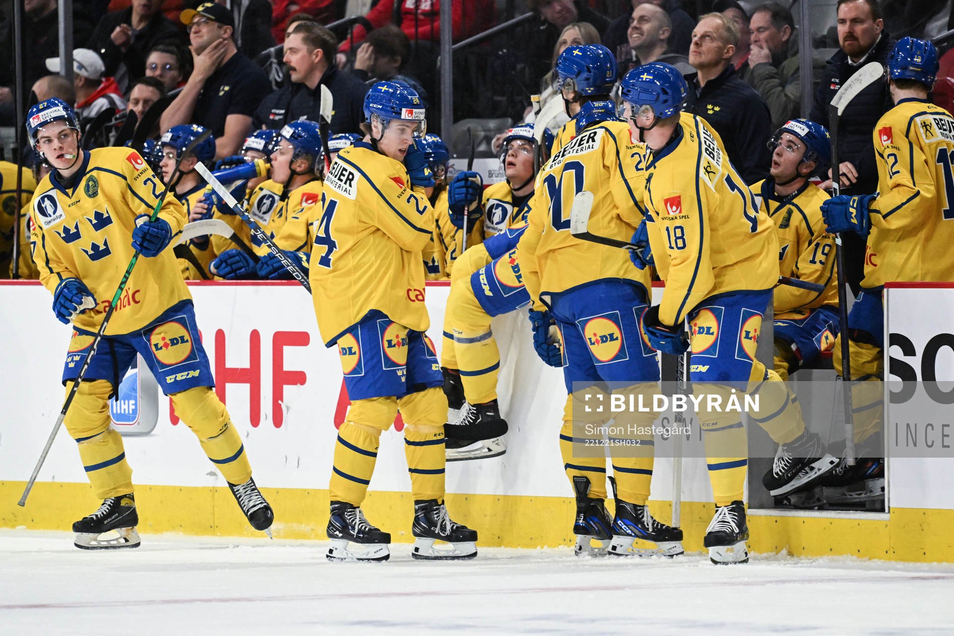 Jonathan Lekkerimäki of Sweden looks dejected
