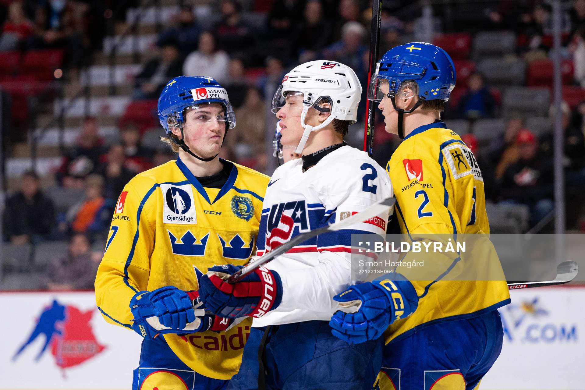 Calle Odelius and Elias Pettersson against Rutger McGroarty