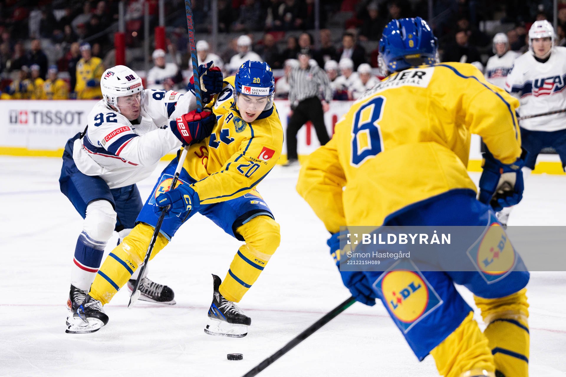Logan Cooley of USA and Liam Öhgren of Sweden