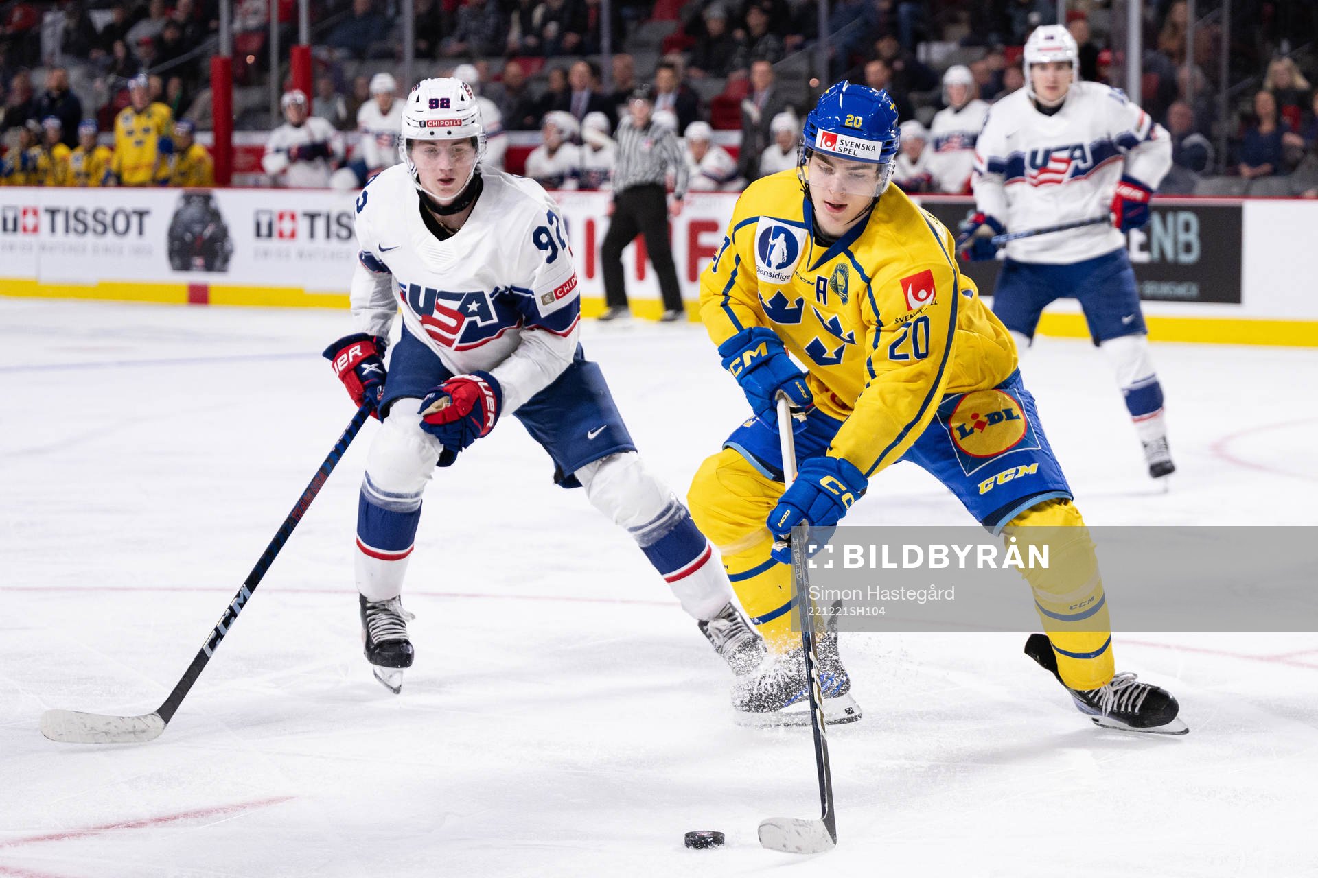 Logan Cooley of USA and Liam Öhgren of Sweden