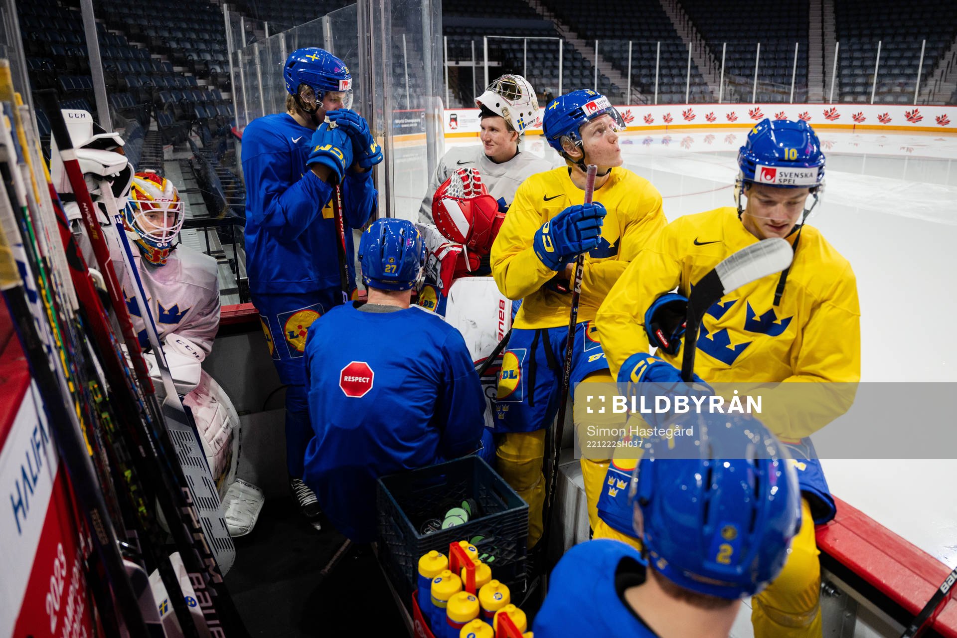 Goaltender Carl Lindbom , Milton Oscarson , Oskar