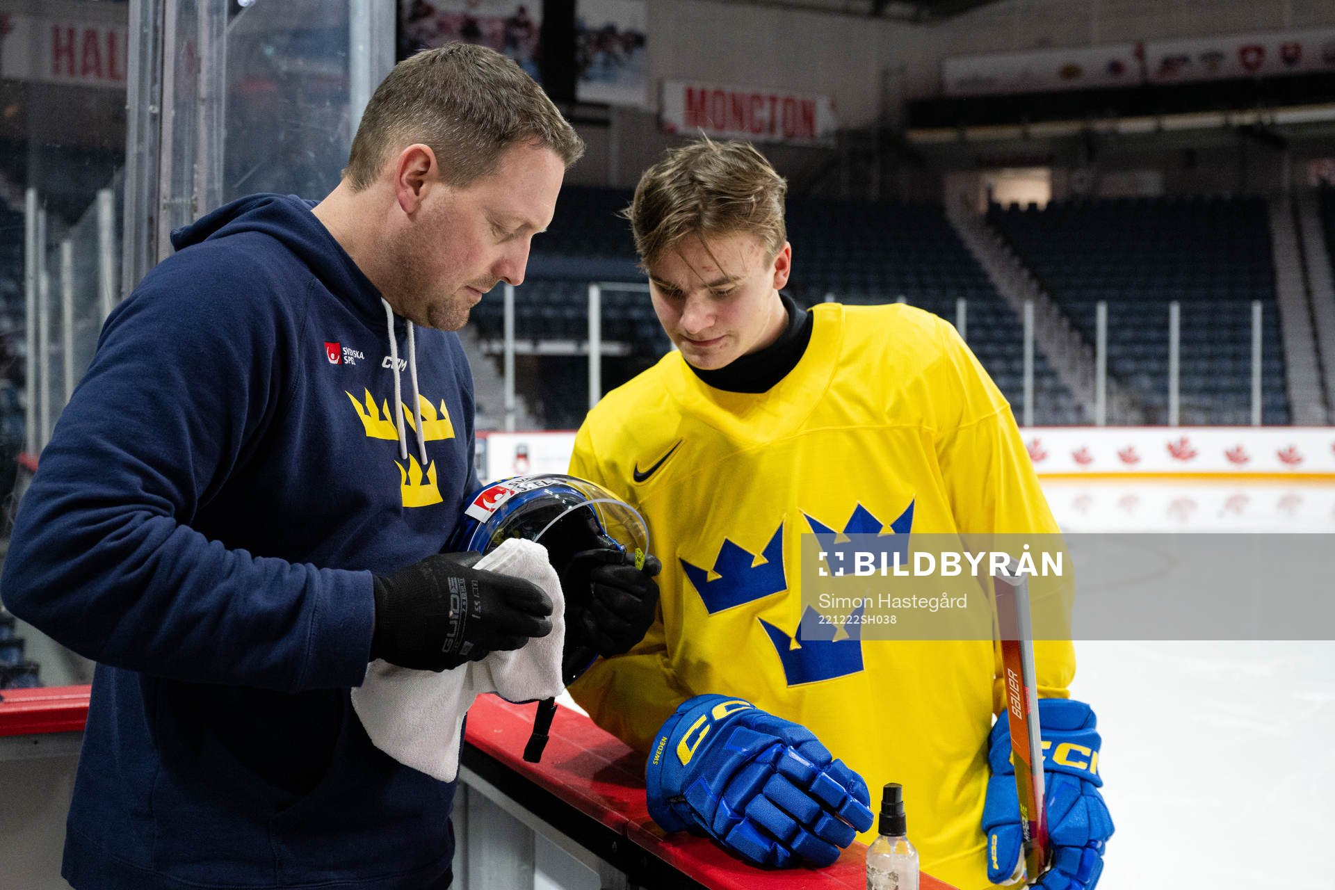 Daniel Nilsson, equipment manager and Jakob Norén of Sweden