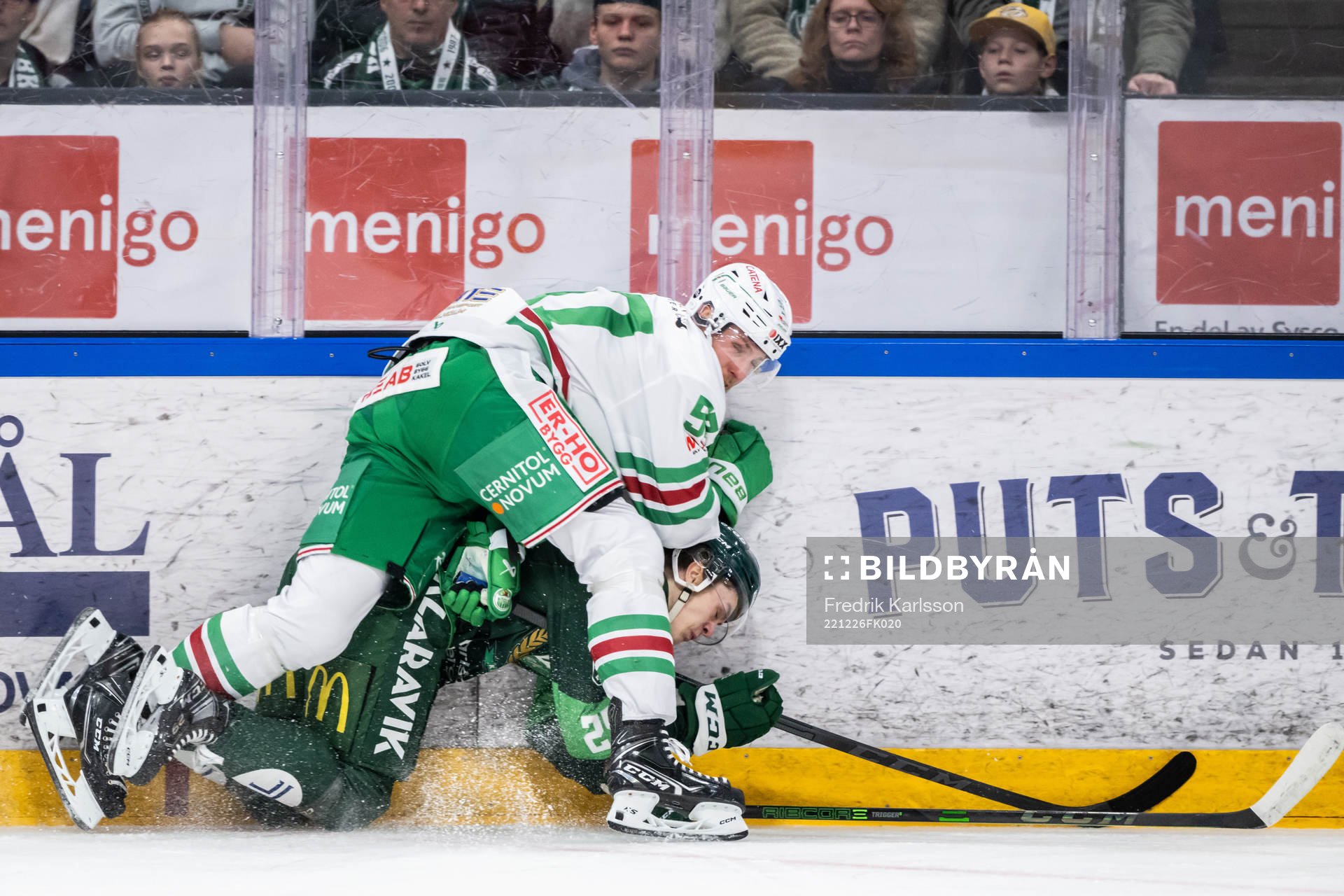 Rögles Vojtech Mozik och Färjestads Lucas Forsell