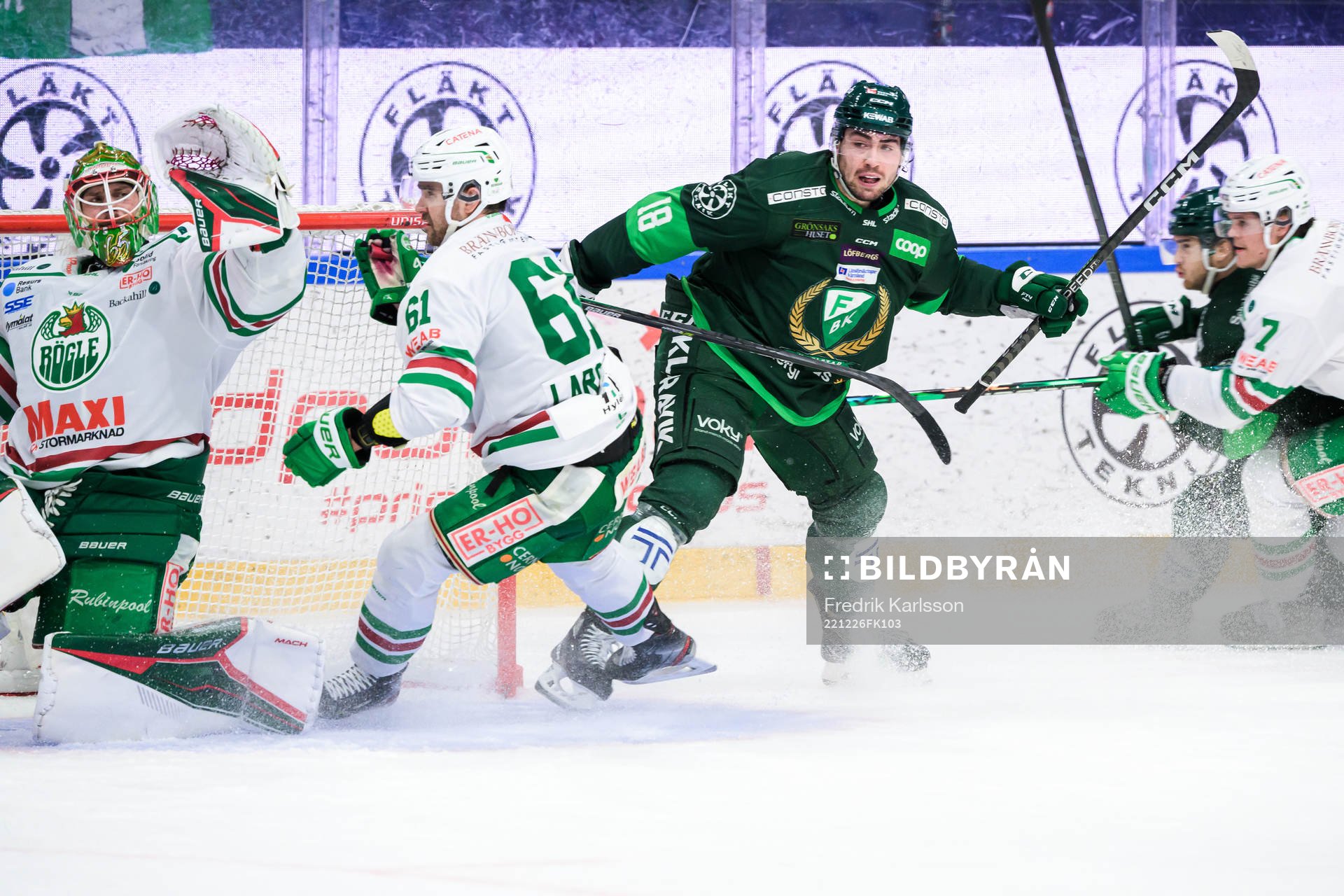 Rögles målvakt Christoffer Rifalk och Ludvig Larsson och