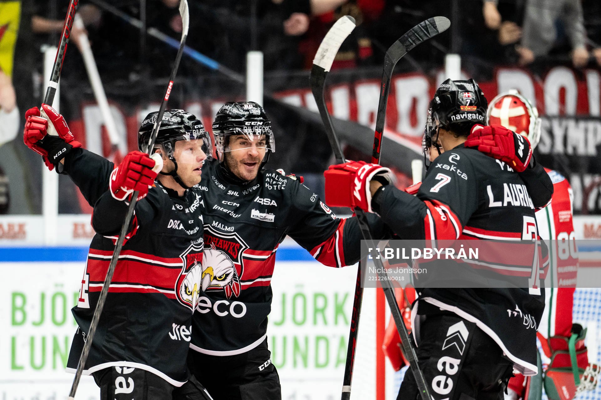 Malmö Redhawks Carl Söderberg och Lance Bouma jublar