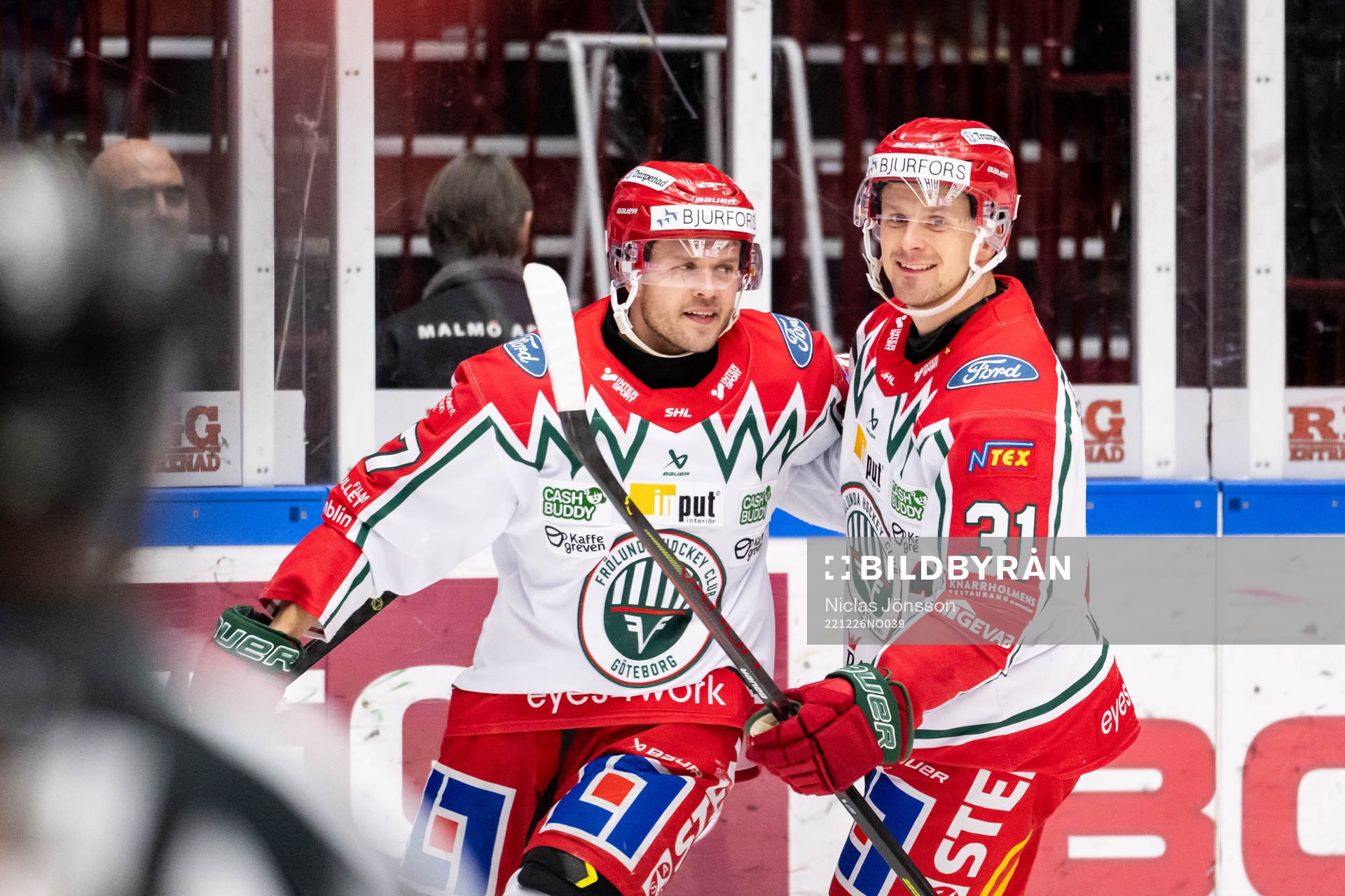 Frölundas Jacob Nilsson jublar ihop med Nicklas Lasu
