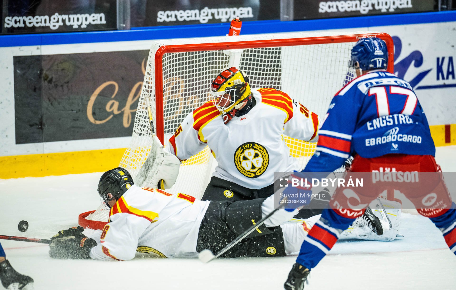 Brynäs Linus Ölund och målvakt Tomi Karhunen samt