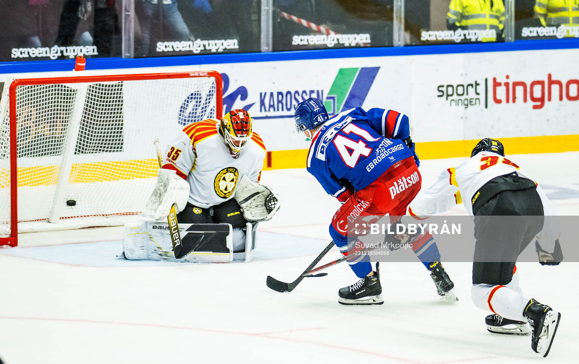 Oskarshamns Johan Johnsson gör 6-2 bakom Brynäs målvakt