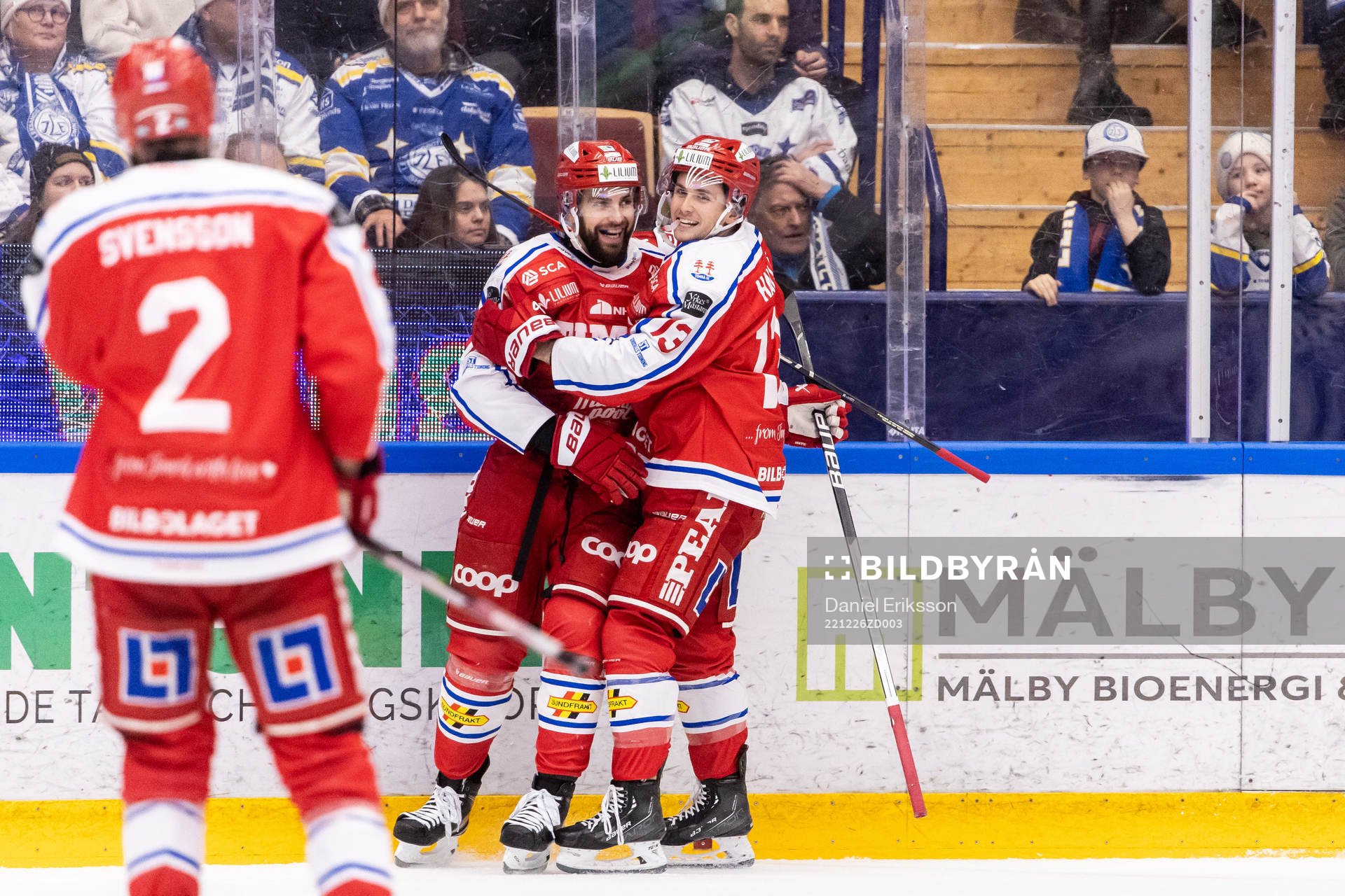 Timrås Robin Hanzl jublar med Nicholas Halloran